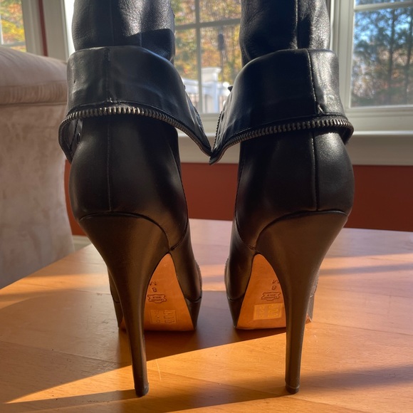 Stylish Bebe boots - Picture 2 of 2